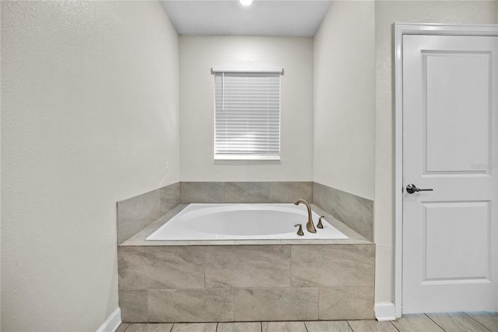 Image No.33-8 Bed Property for sale