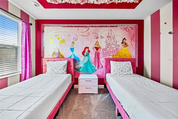 Image No.40-8 Bed Property for sale