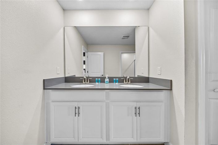 Image No.44-8 Bed Property for sale