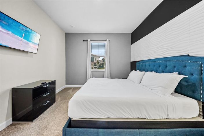 Image No.6-8 Bed Property for sale