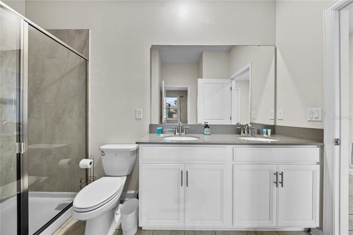 Image No.8-8 Bed Property for sale