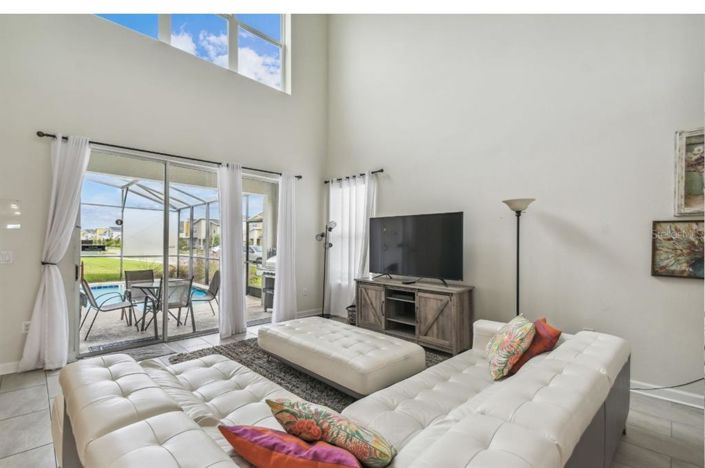 Image No.10-5 Bed Property for sale