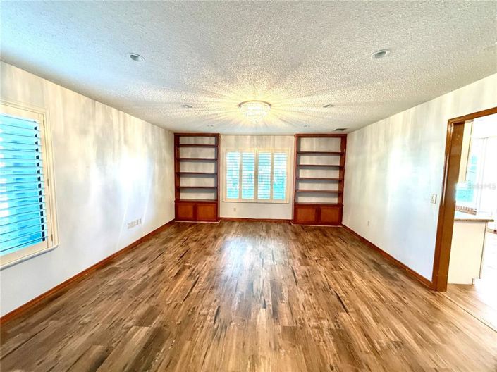 Image No.19-4 Bed Property for sale