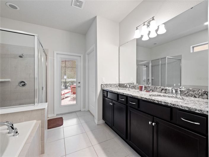 Image No.17-6 Bed Property for sale