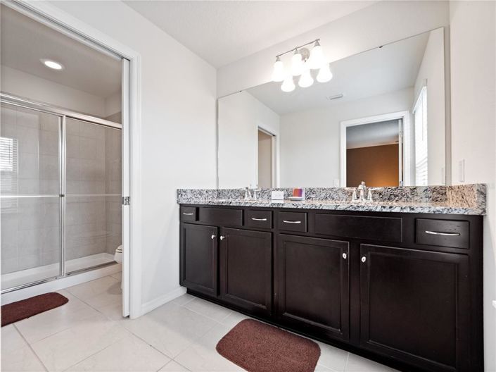 Image No.24-6 Bed Property for sale