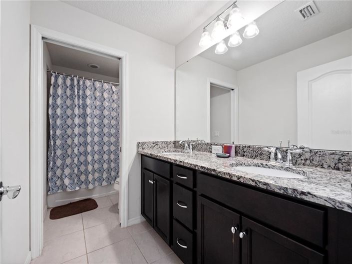 Image No.26-6 Bed Property for sale