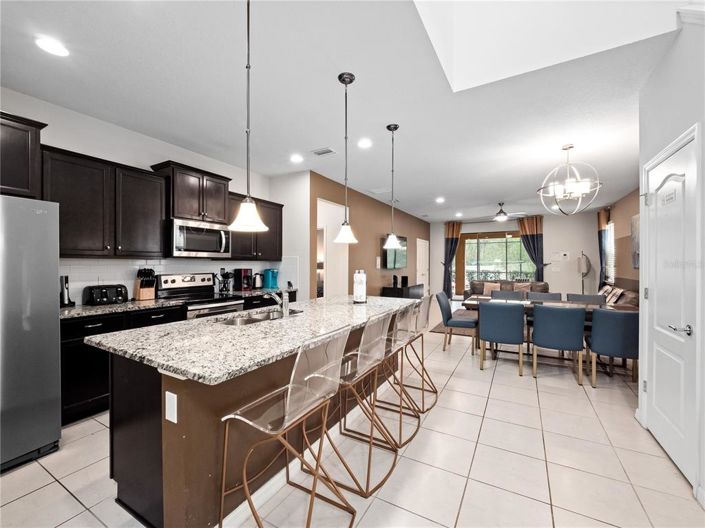 Image No.5-6 Bed Property for sale