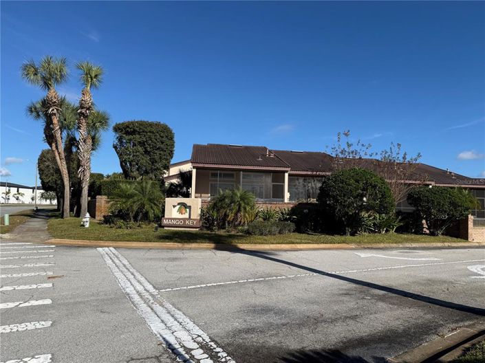 Image No.26-2 Bed Townhouse for sale