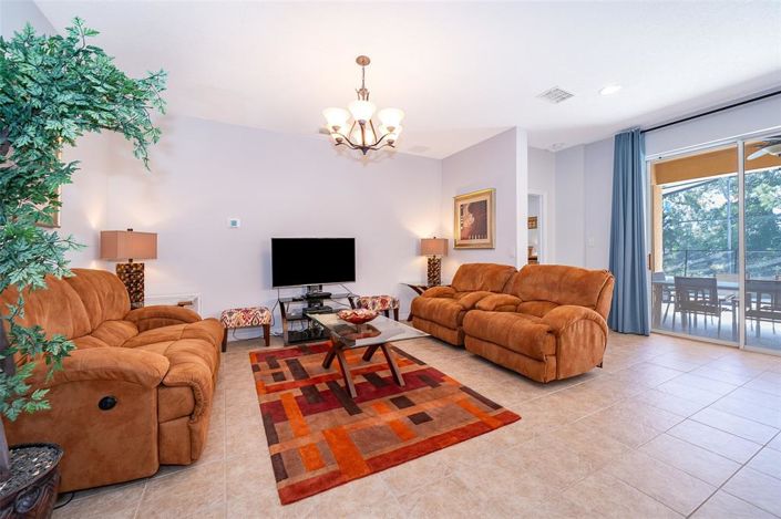 Image No.12-5 Bed Property for sale