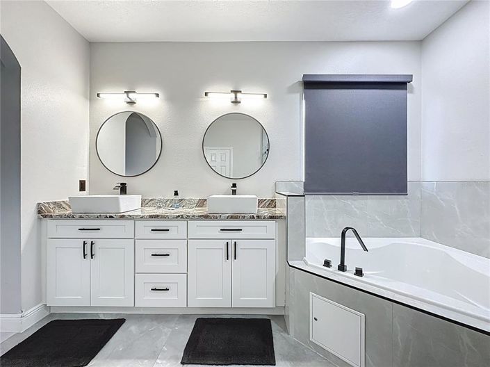 Image No.38-6 Bed Property for sale