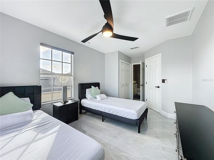 Image No.45-6 Bed Property for sale