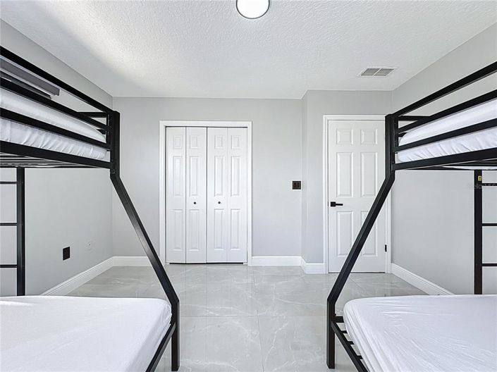 Image No.55-6 Bed Property for sale