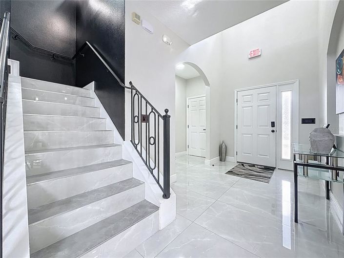 Image No.8-6 Bed Property for sale