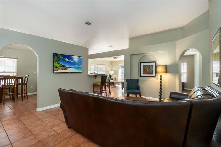 Image No.4-4 Bed Property for sale