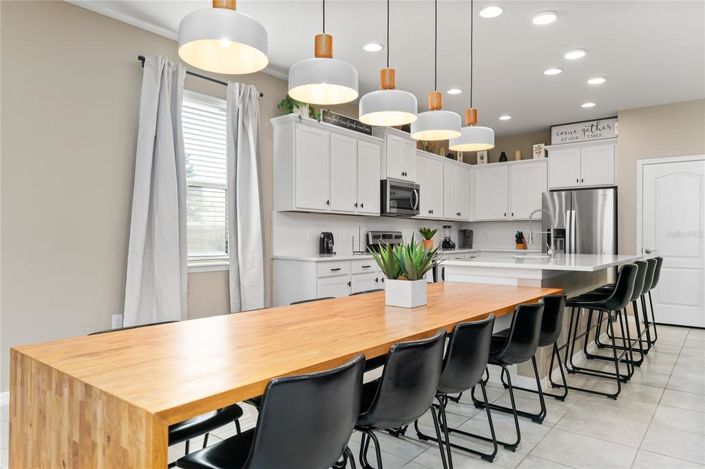 Image No.12-8 Bed Property for sale