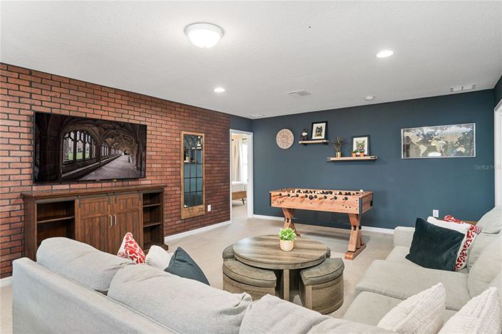 Image No.22-8 Bed Property for sale