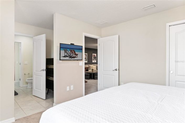 Image No.35-8 Bed Property for sale