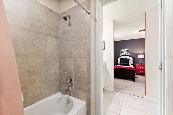 Image No.37-8 Bed Property for sale