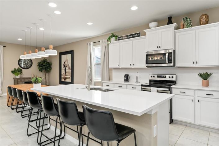 Image No.8-8 Bed Property for sale