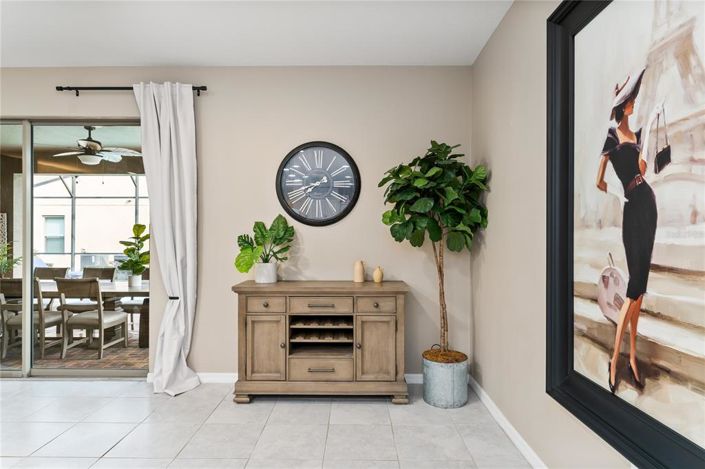 Image No.9-8 Bed Property for sale