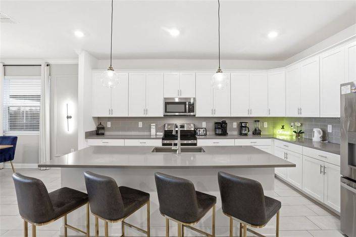 Image No.10-6 Bed Property for sale