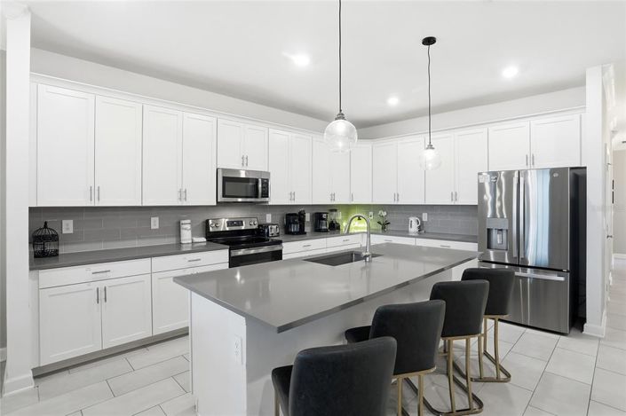 Image No.11-6 Bed Property for sale