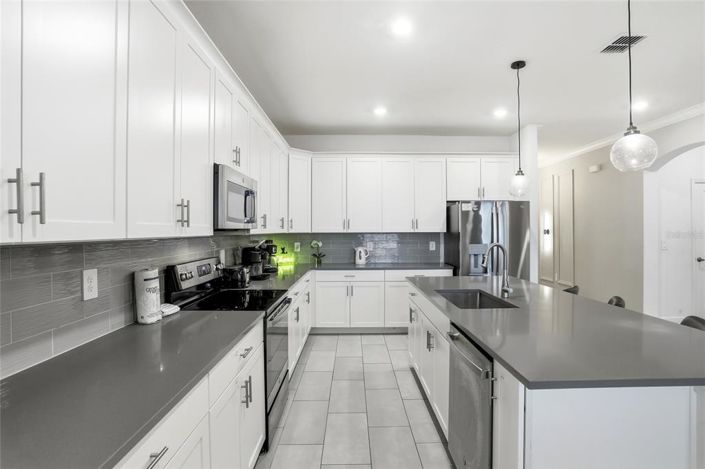 Image No.12-6 Bed Property for sale