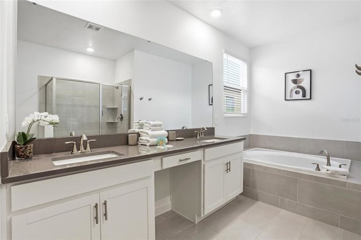 Image No.40-6 Bed Property for sale