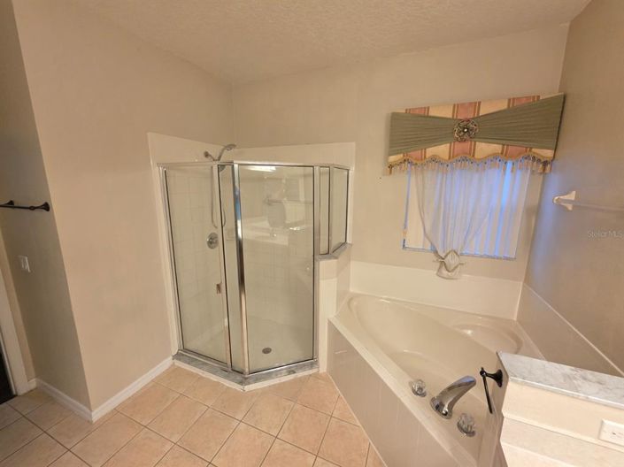 Image No.12-4 Bed Property for sale