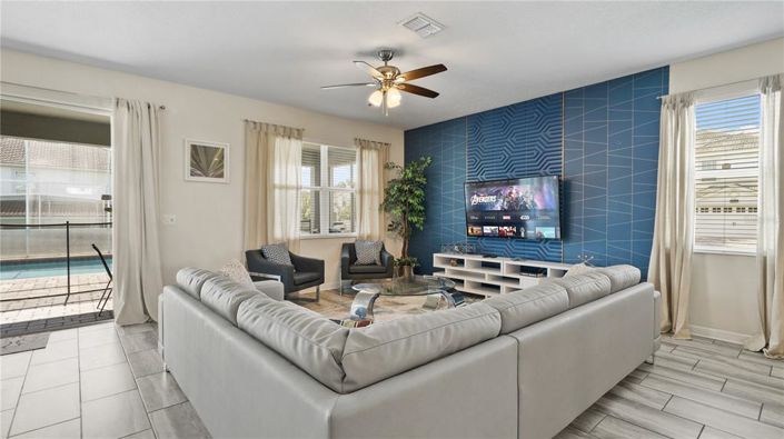 Image No.17-8 Bed Property for sale