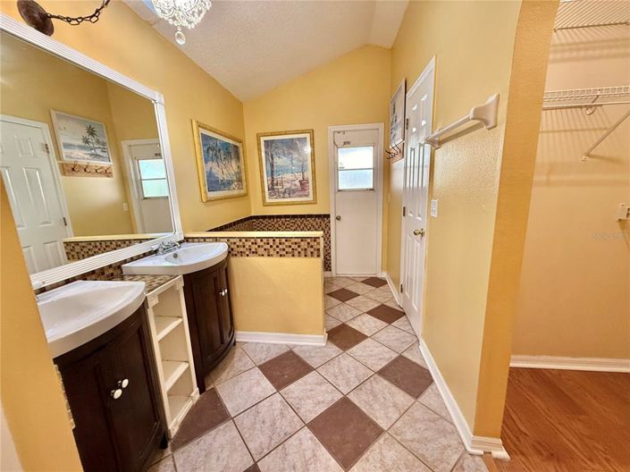 Image No.23-3 Bed Property for sale