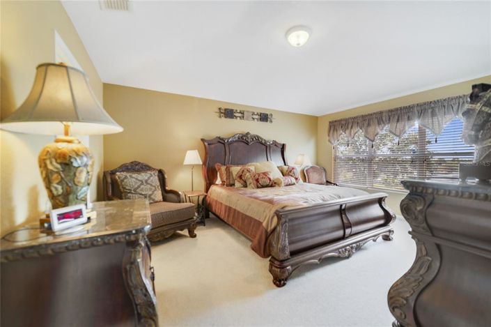 Image No.18-6 Bed Property for sale