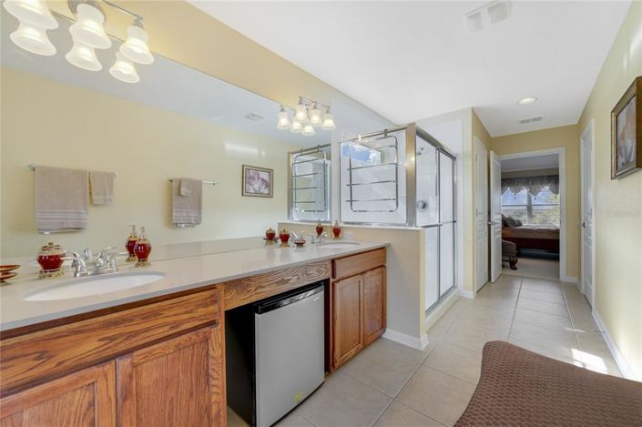 Image No.20-6 Bed Property for sale