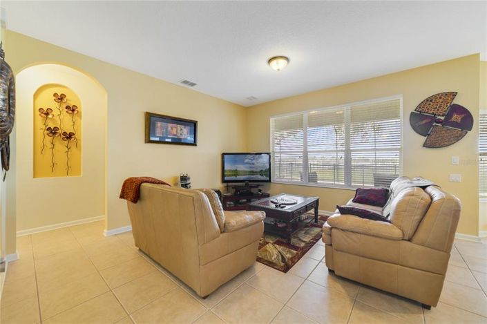 Image No.5-6 Bed Property for sale