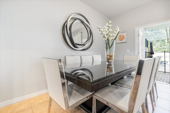 Image No.12-4 Bed Townhouse for sale