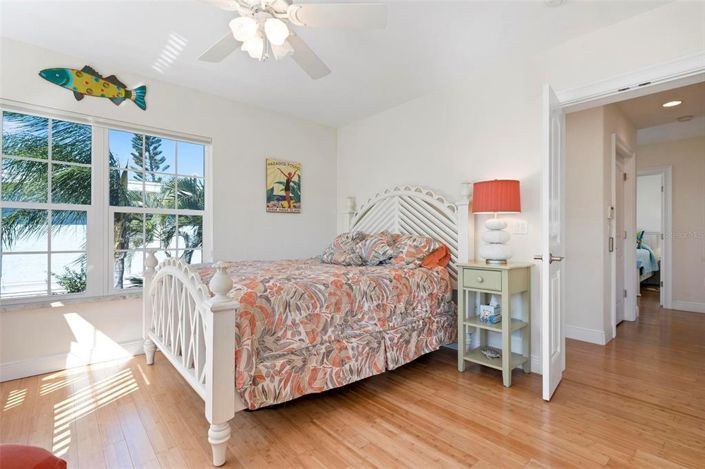 Image No.47-4 Bed Property for sale