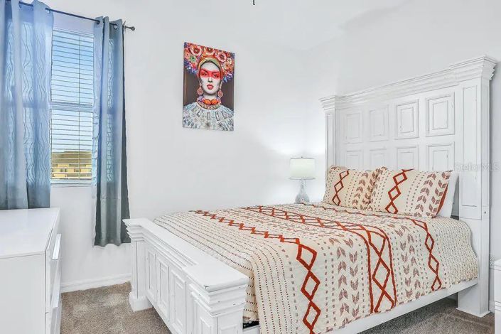 Image No.17-10 Bed Property for sale