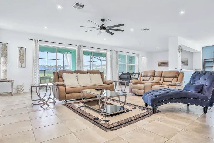 Image No.3-10 Bed Property for sale