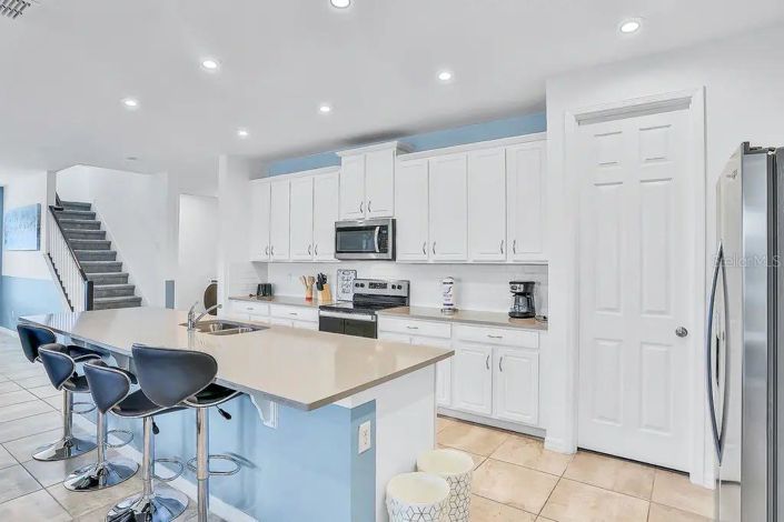 Image No.7-10 Bed Property for sale