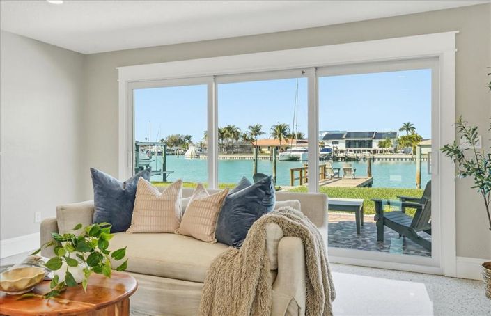 Image No.8-Propriété de 3 chambres à vendre à Treasure Island