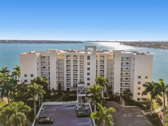 Image No.2-Propriété de 2 chambres à vendre à St. Petersburg