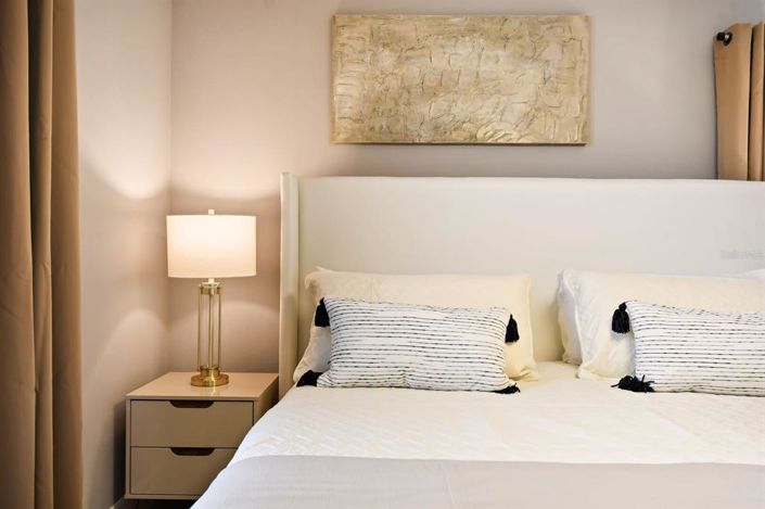 Image No.12-7 Bed Property for sale