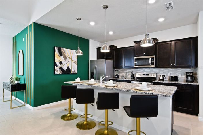 Image No.2-7 Bed Property for sale