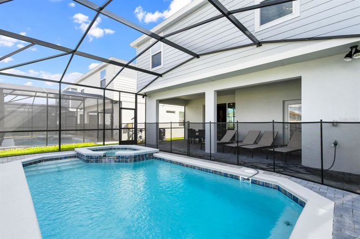 Image No.28-7 Bed Property for sale