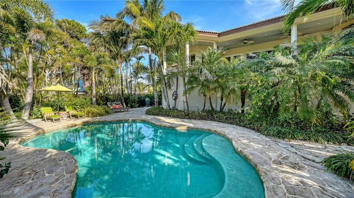 Image No.6-4 Bed Property for sale