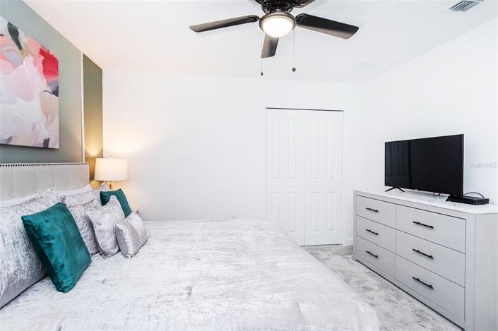 Image No.21-8 Bed Property for sale