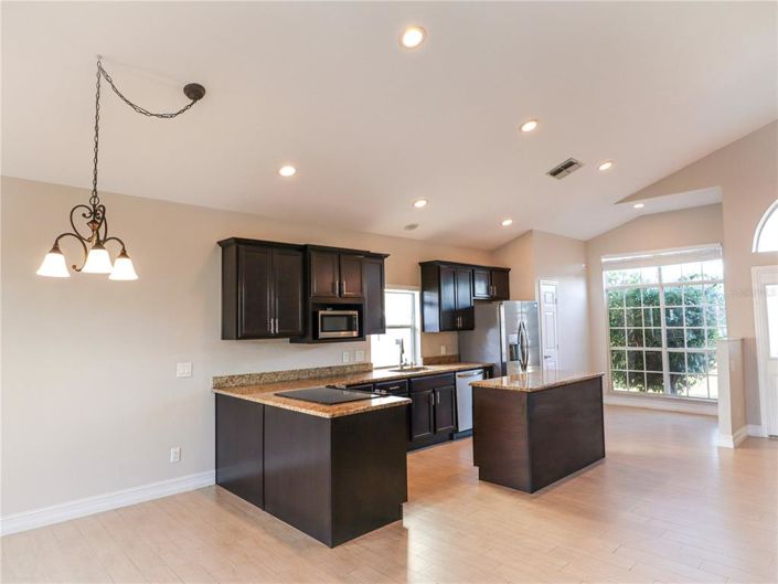 Image No.4-Propriété de 4 chambres à vendre à Kissimmee