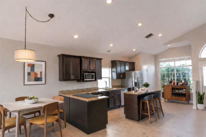 Image No.5-Propriété de 4 chambres à vendre à Kissimmee