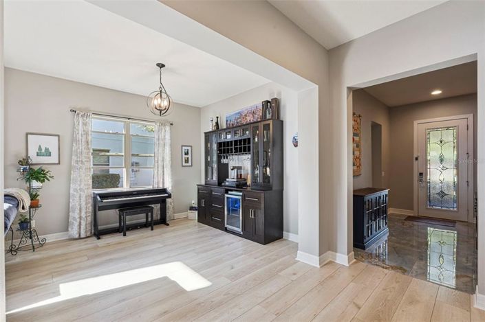 Image No.4-4 Bed Property for sale