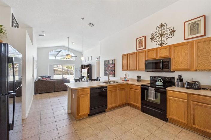 Image No.8-4 Bed Property for sale